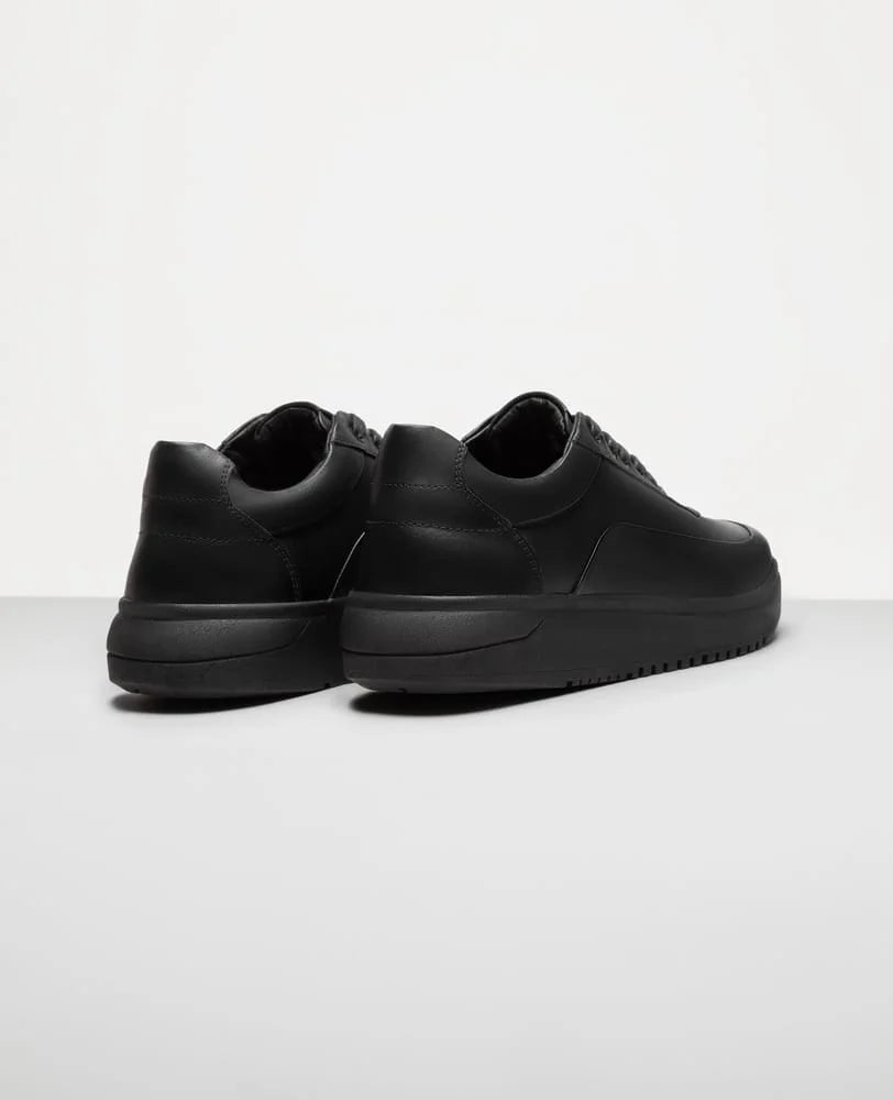 Tênis de Couro Preto R7